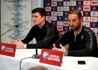 Sterling y Maguire ponen en jaque a Inglaterra