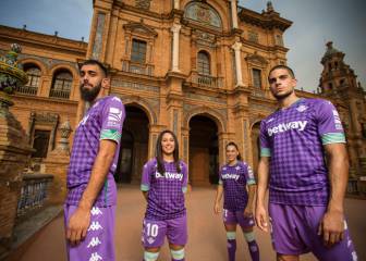 El Betis presenta su segunda equipación: manda el morado