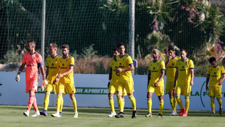 Tres nuevos positivos por COVID-19 en el Cádiz