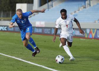 Sterling le da la victoria a Inglaterra en un final de infarto