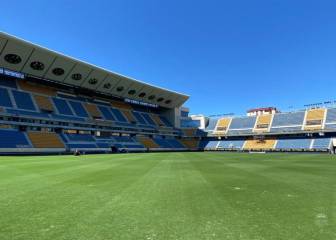 El Cádiz prepara el césped del Carranza para su regreso a Primera