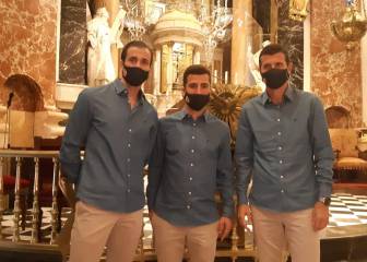 El Valencia cumple con la tradicional ofrenda a la Virgen