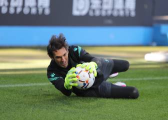 Diego López u Oier, la primera gran decisión de Moreno