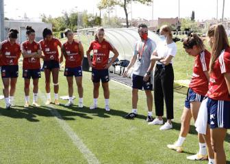 Visita sorpresa de Torrecilla: un chute de energía para La Roja