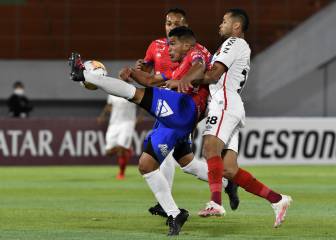 Atlético Paranaense reina en la altura de Cochabamba