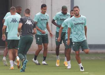 Víctor Ruiz, a las órdenes de Pellegrini en espera de la FIFA