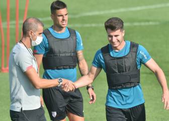 Los titulares ante el Granada se ejercitan en la vuelta de la prensa a Lezama