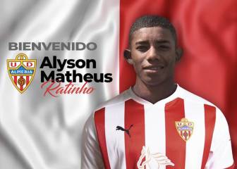 La promesa brasileña Ratinho celebra con su familia su llegada a España