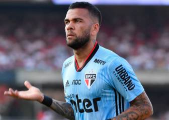 Alves enfada a su afición