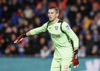 Chichizola busca equipo lejos del Coliseum