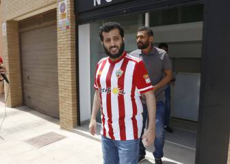 Cincuenta futbolistas desfilan con el jeque en catorce meses