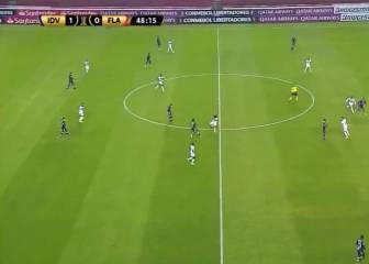 ¿Esto qué es? vean lo que hizo este lateral por todo el campo