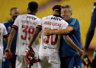 Flamengo gana sufriendo