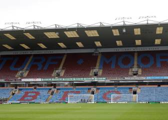 La Premier adelanta los partidos tras el cierre de bares a las 22:00