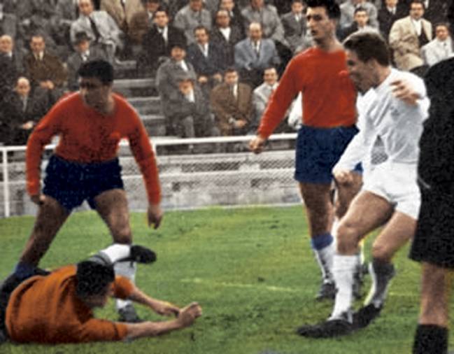 Simonsson en su etapa como jugador del Real Madrid en un partido frente a la Real Sociedad.