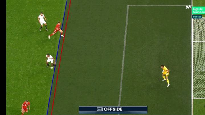 El VAR anuló un gol 'de patio de colegio' de Lewandowski-Müller