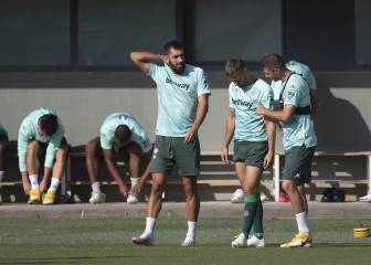 Borja Iglesias impulsa otro dilema en el ataque del Betis