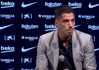 No pudo ni arrancar: Suárez se derrumbó antes de comenzar a hablar en su despedida