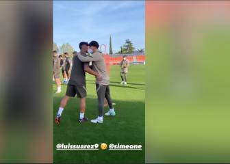 El esperado recibimiento del Cholo a Suárez en el campo