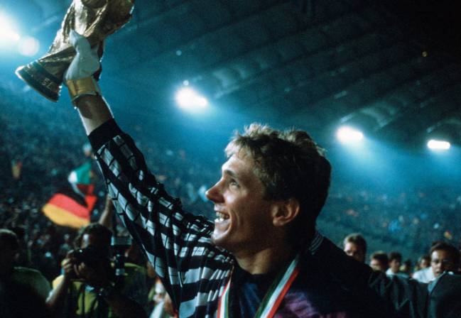 Illgner levanta el Mundial de 1990 en el Stadio Olímpico de Roma.