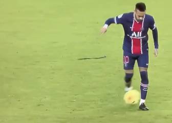 La diablura de Neymar en el 80 y con 0-2: el rival terminó sacando el codo a pasear