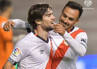 El Rayo se redime goleando al Málaga en Vallecas