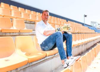 Cifuentes, el debutante más veterano, cuelga los guantes