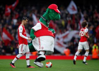 Özil salva a Gunnersaurus