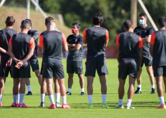 El líder comienza a preparar el derbi con solo 14 profesionales