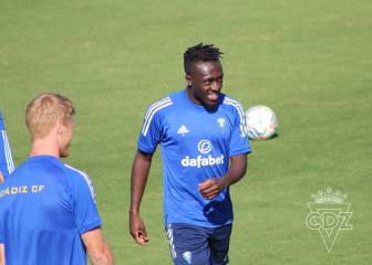 Adekanye, Jairo y Alcalá ya entrenan con el Cádiz