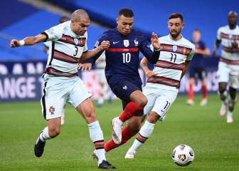 Lloris salva a Francia