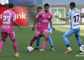 Las Palmas, con uno menos, saca petróleo en La Rosaleda