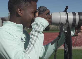 Viva el buen rollo en la Roja: Ansu Fati le hace una sesión fotográfica a Reguilón