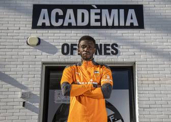 El filial che ficha a Emaná
y espera a las promesas del primer equipo