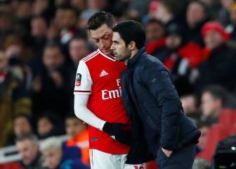Arteta explica por qué dejó a Özil fuera de Europa: 