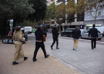 Aficionados contratan unos mariachis para que sigan a la directiva del Valencia