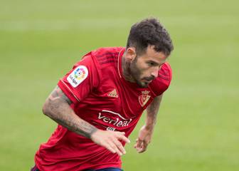 Capa regala un penalti y el triunfo en el centenario rojillo