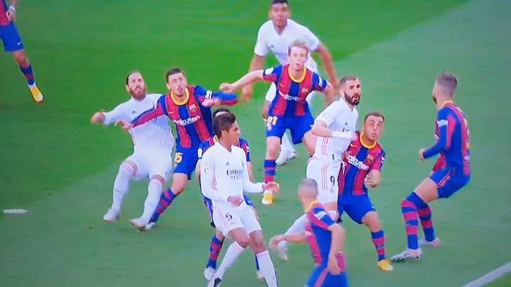 Sergio Ramos was fortunate with Clásico penalty, says AS referee