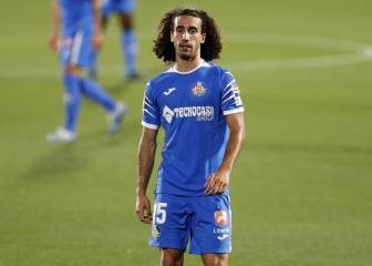 El choque ¿adrede? de Cucurella con Gil Manzano que crea debate en Twitter