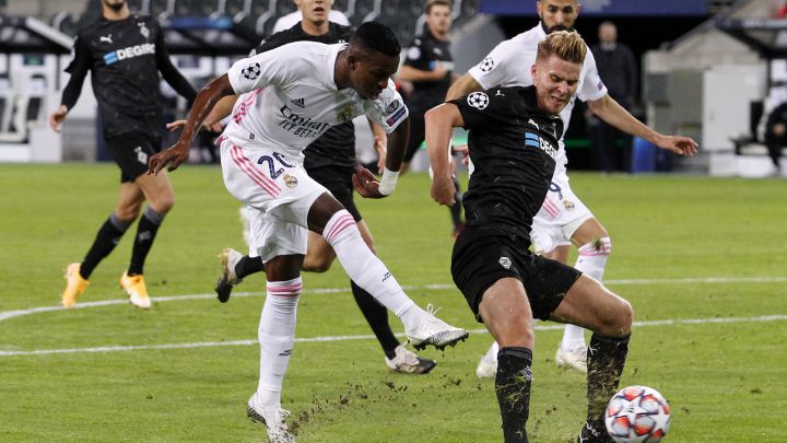 Benzema ignor a Vinicius