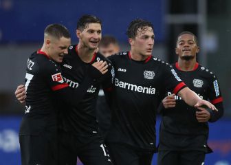 Lucas Alario logra un doblete y mantiene cuarto al Leverkusen
