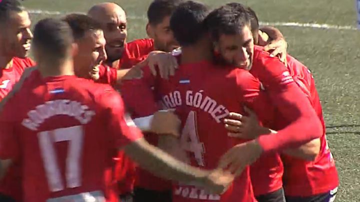 Los jugadores del Talavera celebran el segundo gol de Chaco.