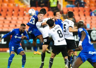 Soler araña un punto en el 99', en un final de locura en Mestalla