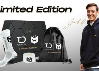 Özil une a las estrellas con sus calcetines solidarios