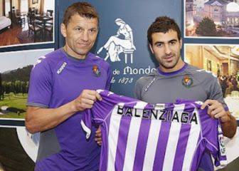 Balenziaga, Villalibre y Yuri han vestido las dos camisetas