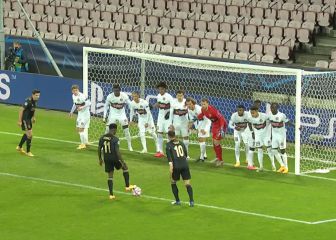 ¿Es el gol de falta más difícil del mundo? Libre indirecto a 5,5m. y con 11 'porteros': así resolvió Tadic el sudoku