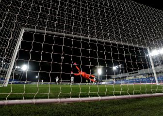 Agujeros en la muralla blanca