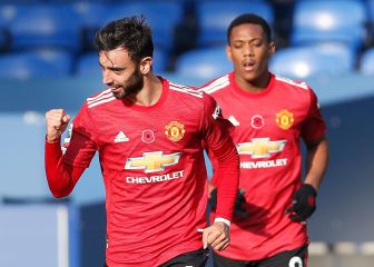 Bruno Fernandes hace reaccionar al United y primer gol de Cavani