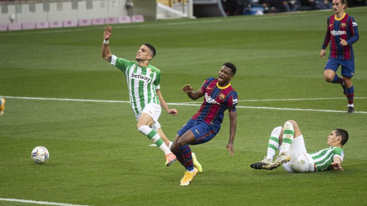 Aprobados y suspensos del Betis ante el Barça: una zaga de cristal
