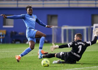 El Alcorcón sucumbe con nueve ante un hat-trick de Sekou Gassama
